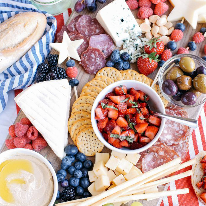 THE ULTIMATE PATRIOTIC CHEESEBOARD