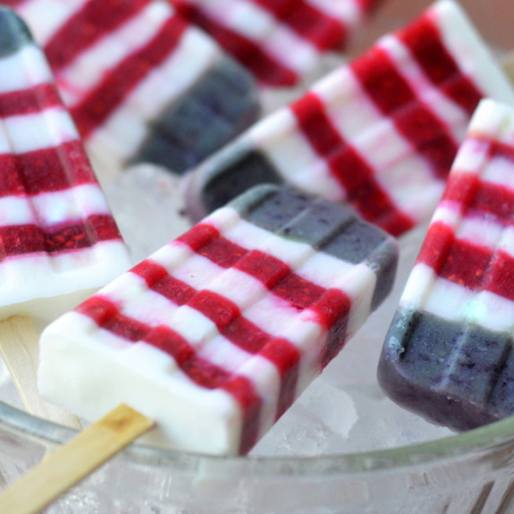RED WHITE AND BLUEBERRY YOGURT POPSICLES