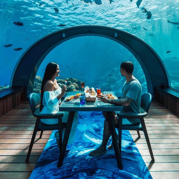 underwater dinner