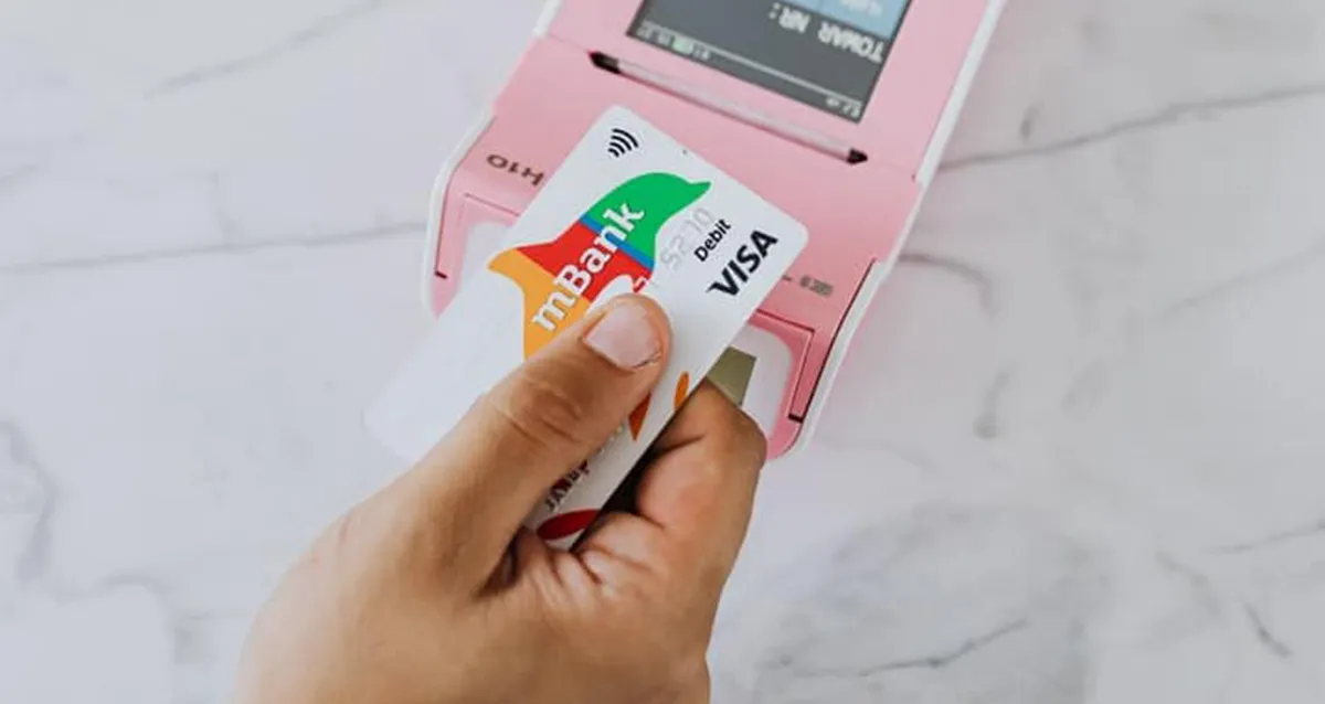 What is a travel rewards card?